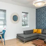 Coldharbour Apartment