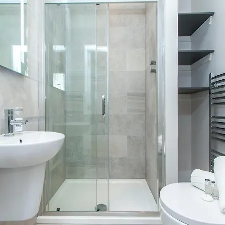 Coldharbour Апартаменти *